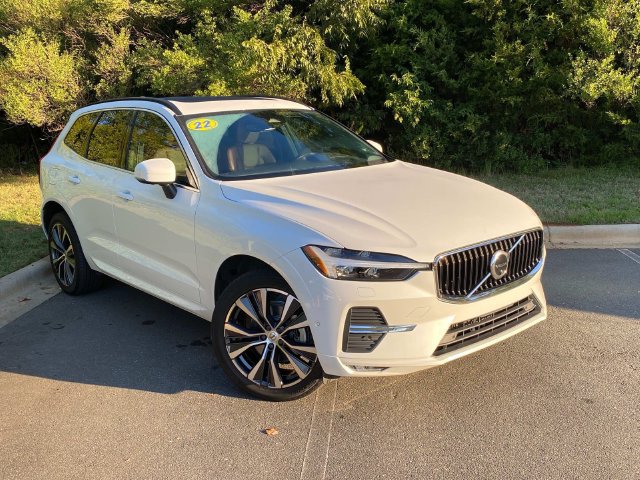 Used 2022 Volvo XC60 B5 Momentum w/ Advanced Package FWD image 1