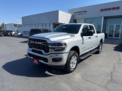 Certified 2026 RAM 2500 Big Horn AWD/4WD image 3