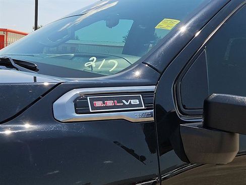 Used 2023 GMC Sierra 2500 AT4 w/ AT4 Premium Plus Package AWD/4WD image 9