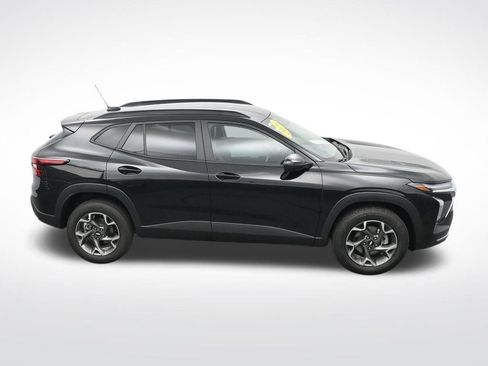 Used 2024 Chevrolet Trax LT FWD image 24