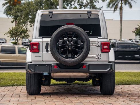 Used 2023 Jeep Wrangler Unlimited Sahara w/ Cold Weather Group AWD/4WD image 4
