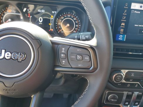 Used 2025 Jeep Wrangler Rubicon image 15