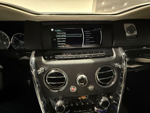 Used 2023 Rolls-Royce Cullinan image 38