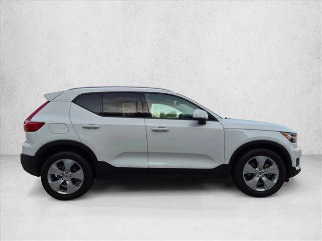 Used 2019 Volvo XC40 T5 Momentum AWD/4WD image 4
