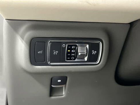 Used 2025 Lincoln Nautilus Premier AWD/4WD image 19