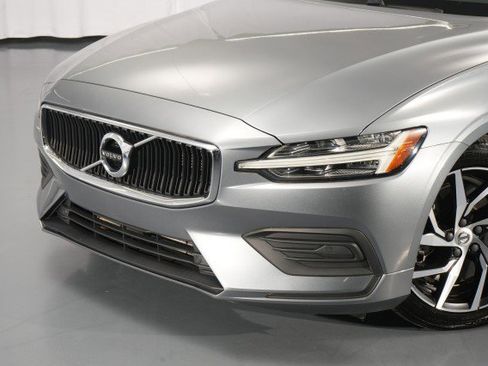 Used 2019 Volvo S60 T6 Momentum AWD/4WD image 3