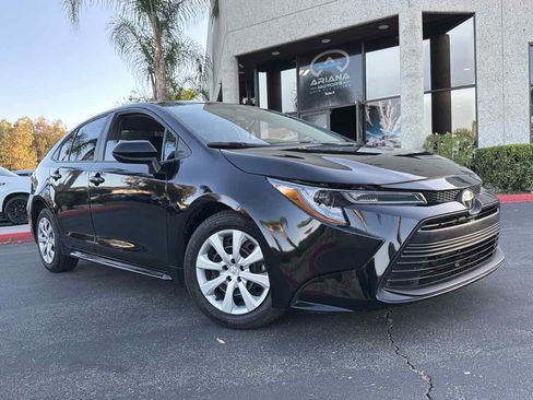 Used 2025 Toyota Corolla LE FWD image 7
