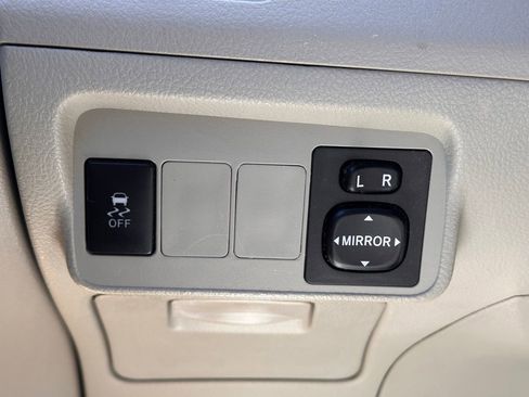 Used 2011 Toyota Corolla LE image 25