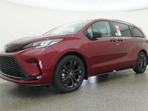 New 2026 Toyota Sienna XSE FWD image 17
