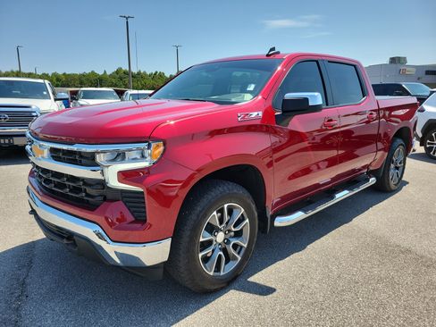 Used 2024 Chevrolet Silverado 1500 LT AWD/4WD image 3