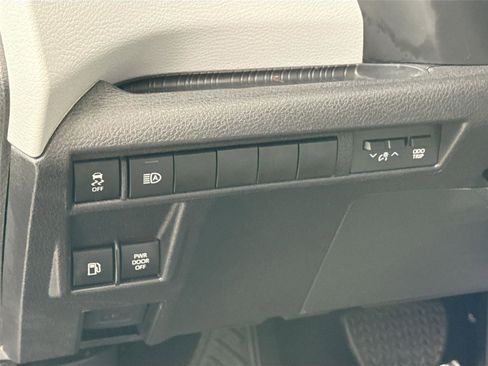 Certified 2025 Toyota Sienna XLE image 16