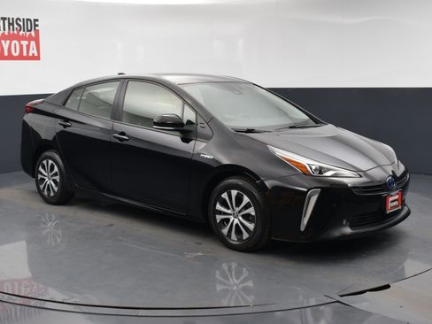 Used 2021 Toyota Prius LE image 6