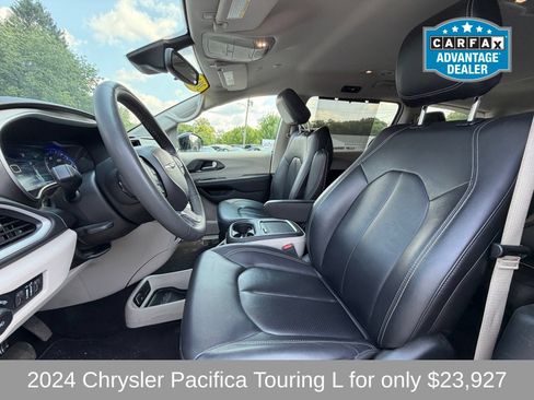 Used 2024 Chrysler Pacifica Touring-L FWD image 9