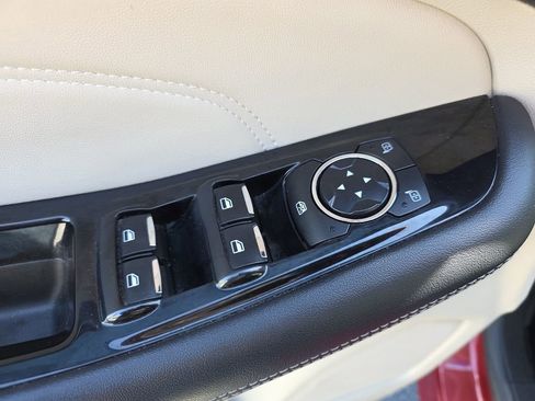 Used 2018 Ford Edge Titanium w/ Equipment Group 301A image 21