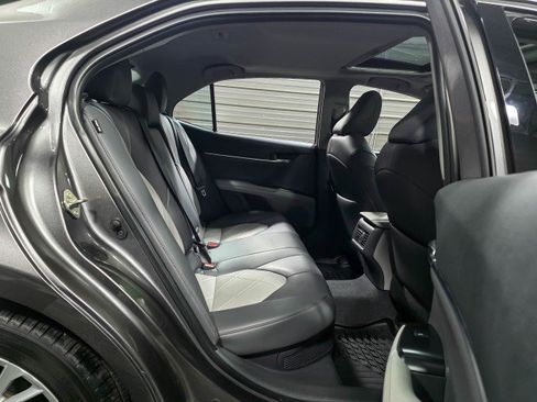 Used 2019 Toyota Camry XLE image 18