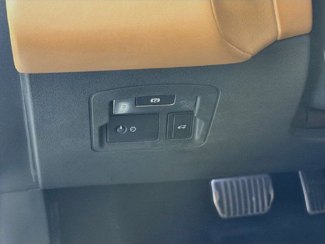 Used 2019 Land Rover Range Rover Velar R-Dynamic SE AWD/4WD image 12