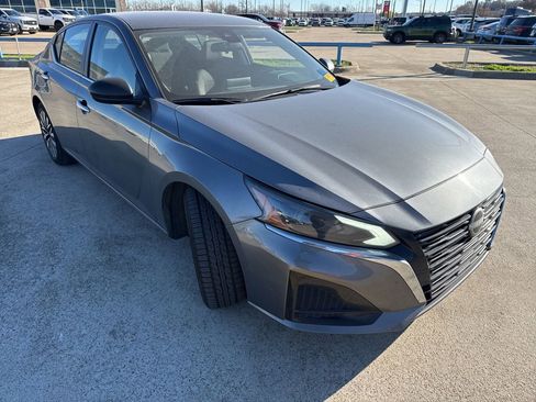 Used 2024 Nissan Altima 2.5 SV image 18