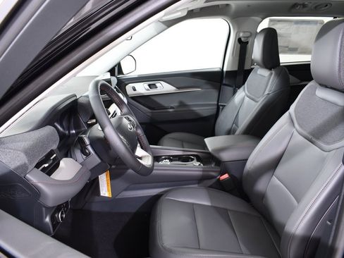 New 2025 Ford Explorer Active w/ Active Comfort Package image 6