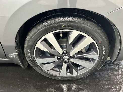 Used 2020 Nissan Versa SR w/ Convenience Package FWD image 8