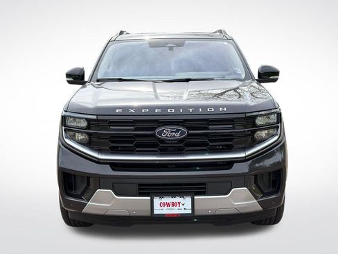 Used 2025 Ford Expedition Platinum w/ Driver's Package AWD/4WD image 10