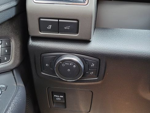Used 2020 Ford Expedition XLT w/ Equipment Group 202A AWD/4WD image 15