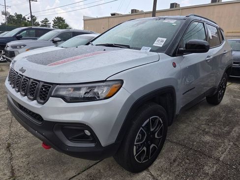 Used 2024 Jeep Compass Trailhawk AWD/4WD image 7