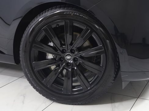 Used 2025 Land Rover Range Rover SE AWD/4WD image 18