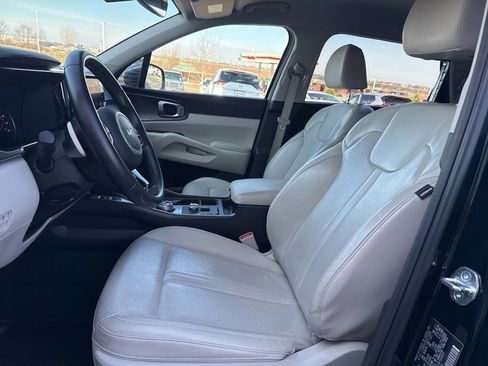 Used 2023 Kia Sorento EX AWD/4WD image 13