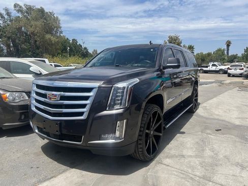 Used 2017 Cadillac Escalade ESV Premium Luxury AWD/4WD image 9