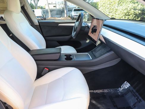 Used 2023 Tesla Model Y Long Range AWD/4WD image 15