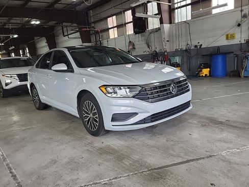 Used 2019 Volkswagen Jetta SE FWD image 4
