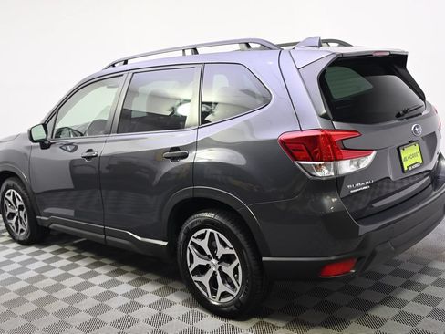 Used 2022 Subaru Forester Premium AWD/4WD image 3
