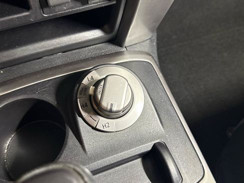 Used 2020 Toyota 4Runner SR5 AWD/4WD image 18