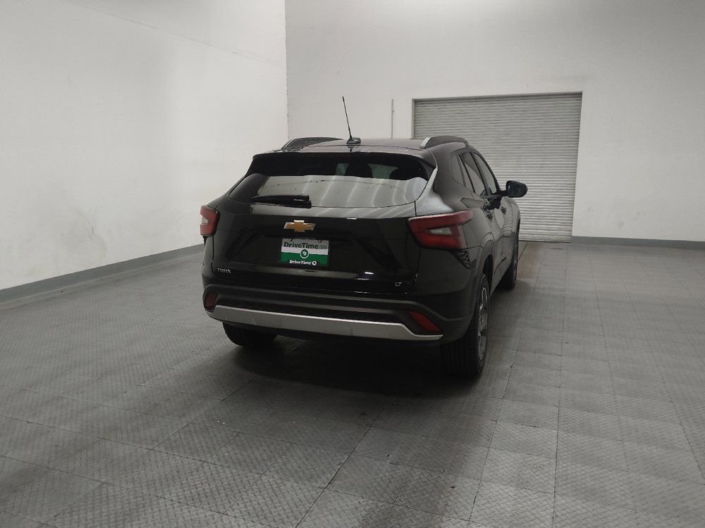 Used 2025 Chevrolet Trax LT w/ LT Convenience Package FWD image 7
