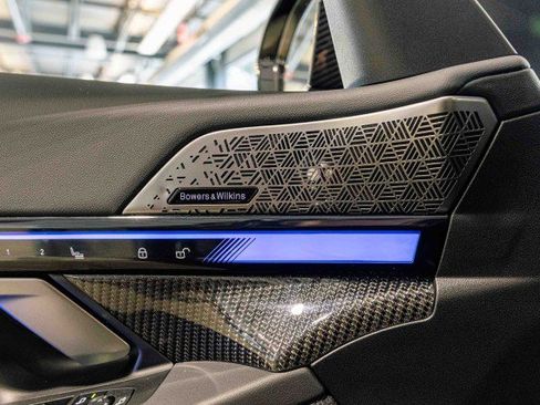 Used 2025 BMW M5 w/ Carbon Package image 23