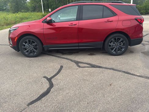 Used 2024 Chevrolet Equinox RS AWD/4WD image 2
