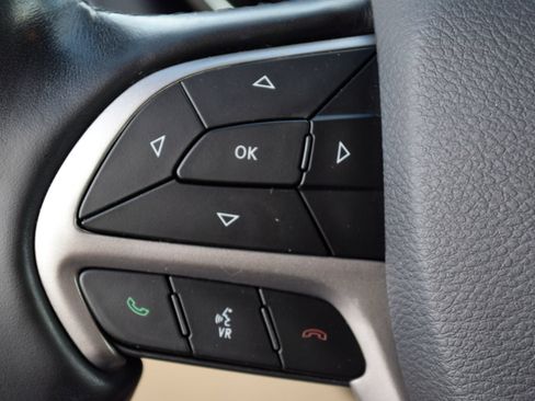 Used 2020 Jeep Grand Cherokee Limited AWD/4WD image 8