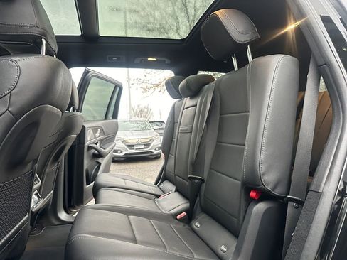Used 2025 Mercedes-Benz GLS 450 4MATIC image 27
