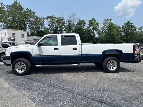 Used 2005 Chevrolet Silverado 2500 LT w/ Heavy-Duty Power Package image 2