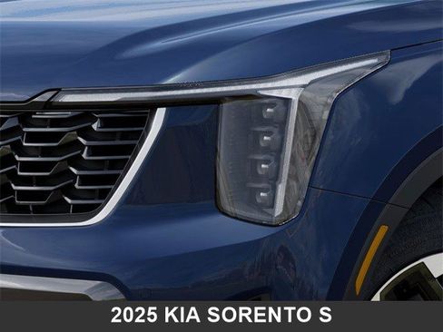 Used 2025 Kia Sorento S image 10