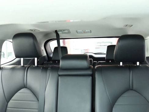 Used 2021 Toyota Highlander XLE image 31