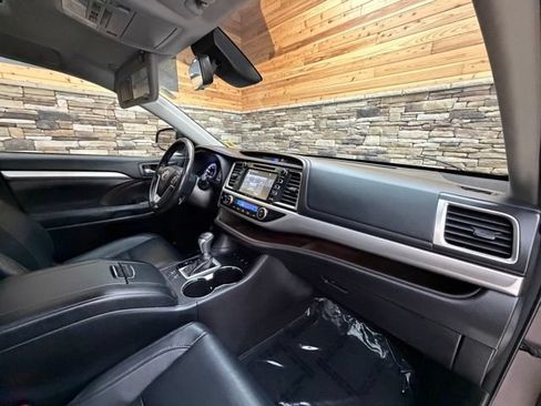 Used 2017 Toyota Highlander XLE AWD/4WD image 15