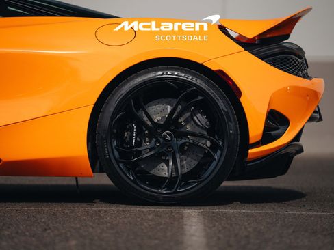 Used 2024 McLaren 750S RWD image 18