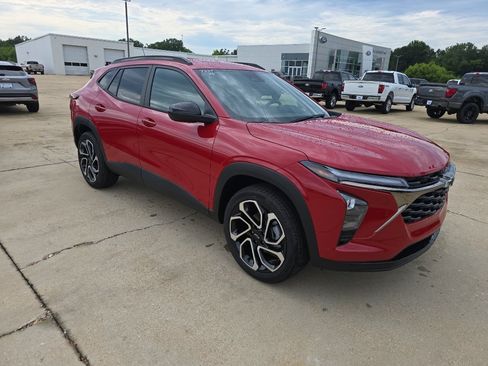 New 2026 Chevrolet Trax RS w/ Driver Confidence Package FWD image 3