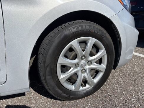 Used 2014 Hyundai Accent GS image 5