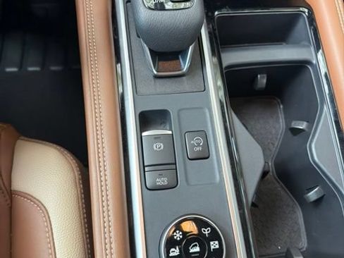 Used 2026 Nissan Pathfinder Platinum AWD/4WD image 31