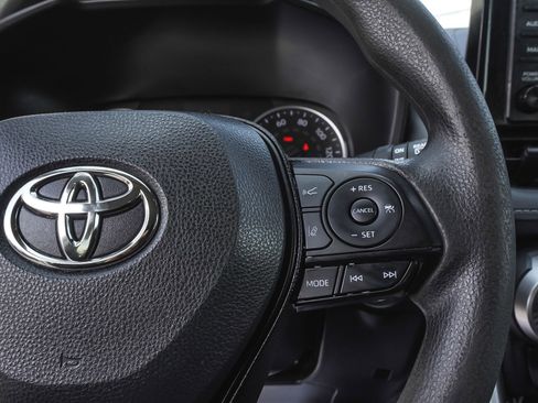 Used 2020 Toyota RAV4 XLE FWD image 19