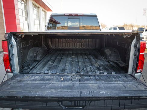 Used 2024 Chevrolet Silverado 2500 ZR2 w/ Technology Package image 5