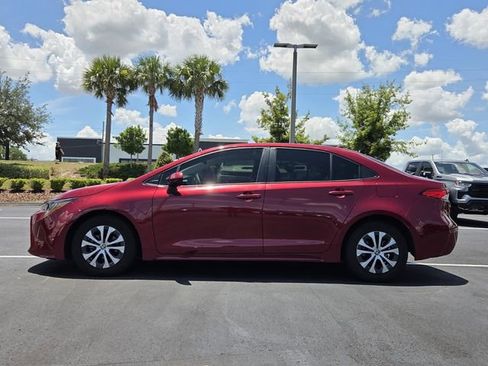 Used 2022 Toyota Corolla LE FWD image 3