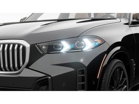 New 2026 BMW X5 xDrive40i w/ M Sport Package AWD/4WD image 7